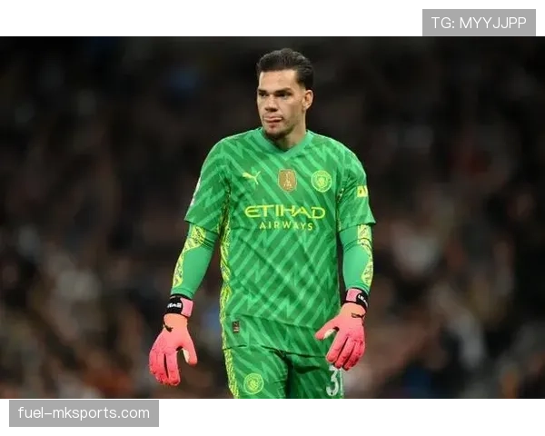 埃德森精准长传引领门将新潮流，攻防两端展现全能价值