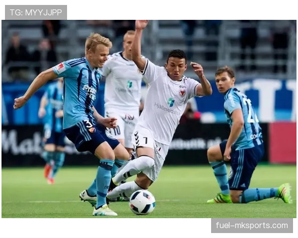 坦巴克蒂中卫风格稳健,防守表现持续提升