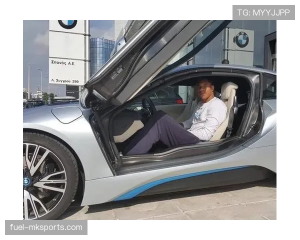 字母哥家车库停的车比你家存款还多